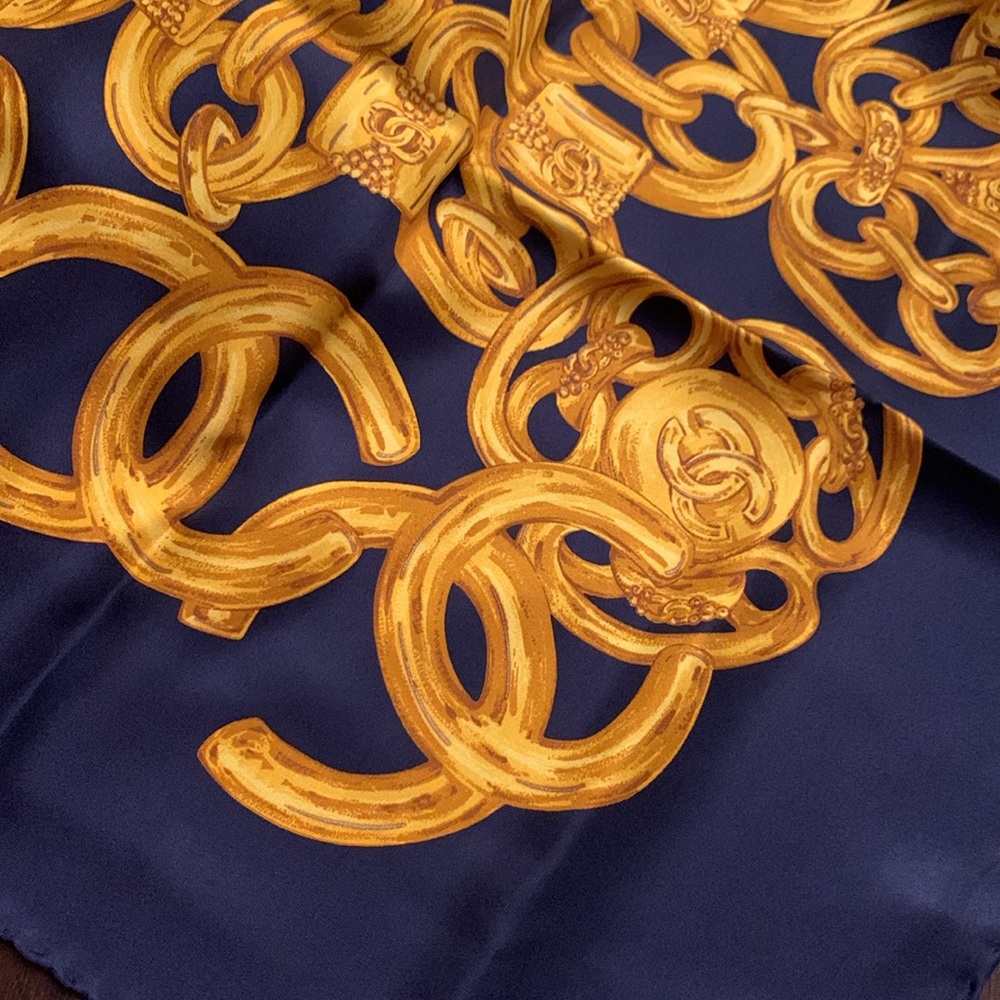 CHANEL  EUC Scarf in Black and Gold - Picture 7 of 9